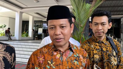 Petahana DPD RI Abdul Kholik Daftar ke KPU Didampingi Ibu-ibu