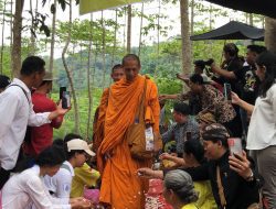 Hari Kedua di Semarang, Biksu Tudhong Lintasi Sungai dan Bukit ke Vihara Shima