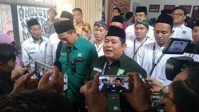 Gema Sholawat Iringi Bacaleg PKB Demak Menuju Kantor KPUD Demak