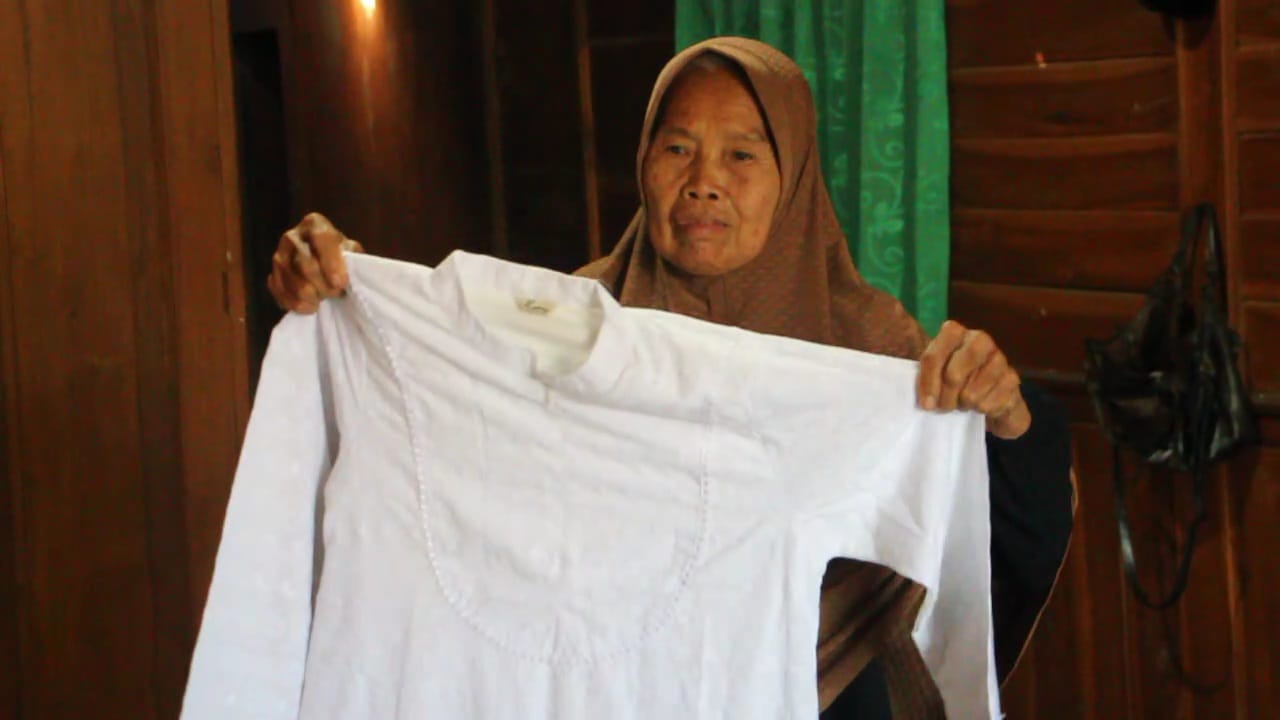 Lansia Penjual Tempe di Blora