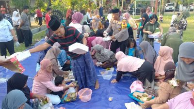 Warga Blora Antusias Berebut Makanan Sedekah Bumi