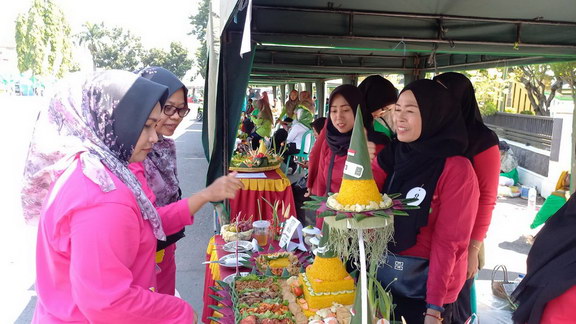 Lomba Tumpeng