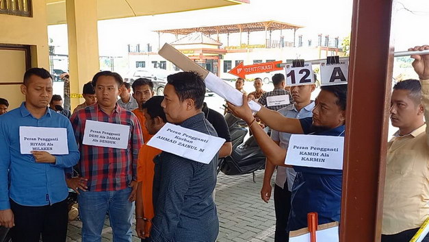 Rekonstruksi pengeroyokan pemuda