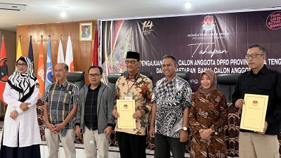 Bambang Sutrisno Serahkan Berkas Pertama Kali Sebagai Bacalon DPD RI