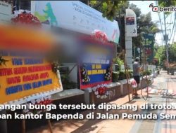 Video Tagih Uang Arisan Online, Kantor Bapenda Jateng Dikirimi Karangan Bunga
