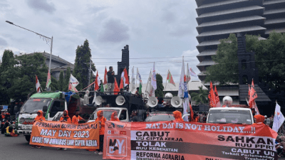 Momentum May Day, Ratusan Buruh Jawa Tengah Gelar Demo di Depan Kantor Gubernur