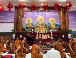 Cerita Unik Perjalanan Biksu Thudong, Mulai dari Suhu Ekstrem Hingga Hanya Miliki Satu Jubah