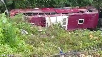 Kecelakaan Bus di Obyek Wisata Guci, Bus Kehilangan Kendali