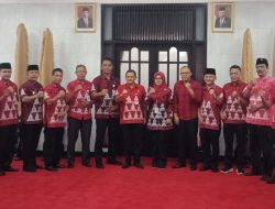 Empat Kades Daftar Caleg 2024, Bupati Semarang Serahkan SK Pemberhentian