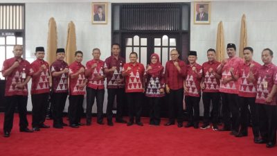Empat Kades Daftar Caleg 2024, Bupati Semarang Serahkan SK Pemberhentian