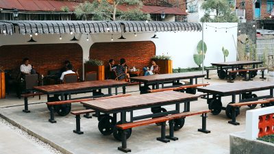 Unik! Restoran di Kota Lama Semarang Ini Alih Fungsikan Bekas Kereta Lori Berumur Ratusan Tahun