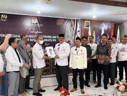 Daftarkan Caleg-caleg Muda, PKS Juga Naik Ojol Datangi KPU Jateng