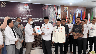 Daftarkan Caleg-caleg Muda, PKS Juga Naik Ojol Datangi KPU Jateng
