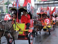 Gelar Pawai Budaya, Bacaleg PDIP Jateng Kompak Daftar ke KPU dengan Naik Delman