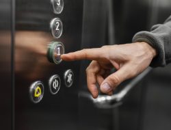 Teknisi Tewas Terjepit saat Perbaiki Lift di Kantor Gubernur Jateng Ganjar Pranowo