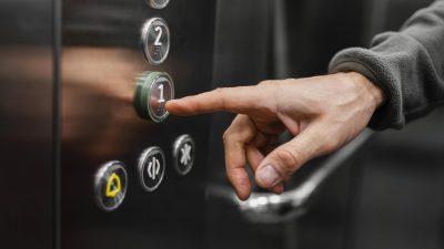 Teknisi Tewas Terjepit saat Perbaiki Lift di Kantor Gubernur Jateng Ganjar Pranowo