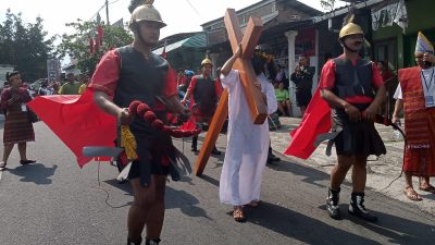 Perwakilan 22 Gereja se Kecamatan Ambarawa Ikuti Pawai Paskah 2023