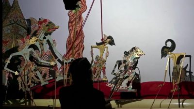Pagelaran Wayang Kulit Semalam Suntuk Meriahkan Dies Natalis Unnes ke-58