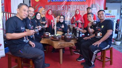 Hari Jamu, Bupati Sukoharjo Minum Jamu Bareng Masyarakat dan UMKM Binaan Bank Jateng