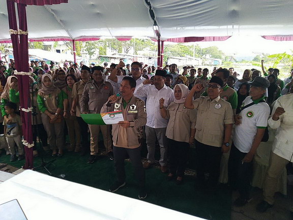 Serukan Bendera Prabowo Berkibar