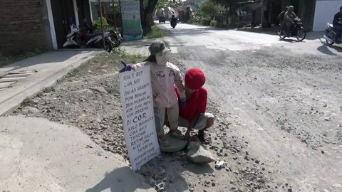Jalan Antar Desa Rusak Parah