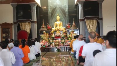 Umat Buddha Gelar Ibadah Puja Bakti Trisuci Waisak 2567/2023