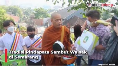 Video Tradisi Pindapata Sambut Waisak di Semarang