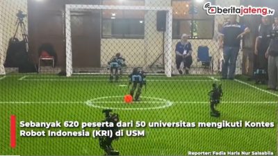 Video Melihat Robot Bermain Bola di Kontes Robot Indonesia
