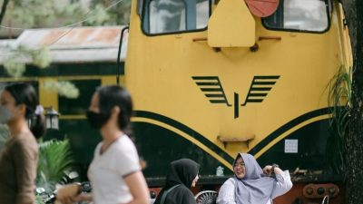 Pengen Ngopi dengan Vibes Kereta Api? Kuy Nongki di Kedai Kopi Susu Bu Lurah!