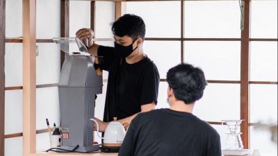Hadirkan Slow Bar, Upaya Kopi Susu Bu Lurah Semarang Jalin Interaksi dengan Pengunjung