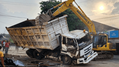 Kecelakaan di Jrakah Timbulkan Korban Jiwa, Begini Kronologi Truk Muatan Tanah Oleng Hingga Timpa Mobil Agya