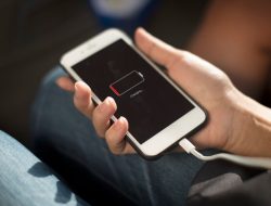 7 Cara Ngecas HP yang Benar dan Aman, Bikin Baterai Smartphonemu Tetap Awet!
