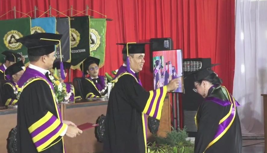 wisuda SCU