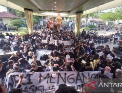 UMK Nonaktifkan Wakil Rektor I, Mahasiswa Demo Tuntut Sulistyowati Dipecat