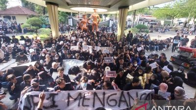 UMK Nonaktifkan Wakil Rektor I, Mahasiswa Demo Tuntut Sulistyowati Dipecat