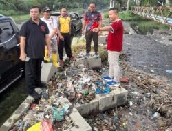 Pemkot Semarang Bersihkan Timbunan Sampah Sumbat Aliran Sungai