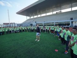 Majukan Sepak Bola Putri, Coach Timo Latih Ratusan Guru SD dan MI di Kudus