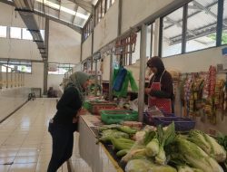 Ironis, Tinggal Tiga Pedagang dari Ratusan Lapak Kosong di Pasar Banyumanik
