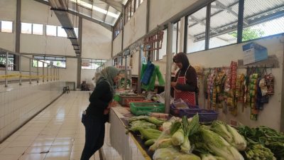 Ironis, Tinggal Tiga Pedagang dari Ratusan Lapak Kosong di Pasar Banyumanik