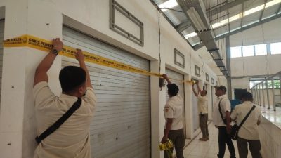 Satpol PP Kota Semarang Segel 220 Los dan Kios Pasar Banyumanik