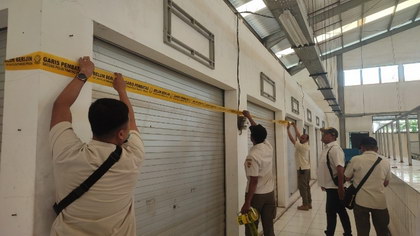 Satpol PP Kota Semarang Segel