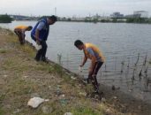 Polsek Sayung Bersihkan Sungai