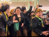 Pertama Kali Ikuti Kirab Pusaka di Pura Mangkunegaran, Ini yang Dirasakan Pinka Putri Puan Maharani