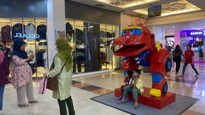 Anak-anak Antusias Bertemu Gogo Dino di Mal Ciputra Semarang
