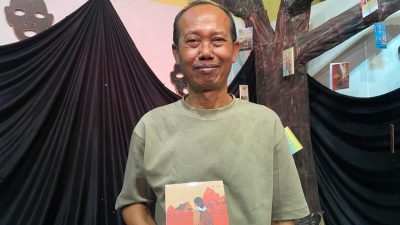 Unik! Tunjukkan Kecintaan akan Budaya Lokal, Dosen Bahasa Inggris Ini Tulis Novel Berbahasa Jawa