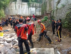 Pekerja Tewas Tertimbun Longsor di Ngaliyan, BPBD dan Tim SAR Gerak Cepat Lakukan Evakuasi