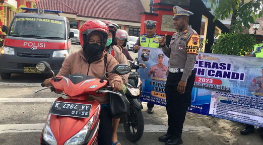 Polres Blora Bagikan Bingkisan