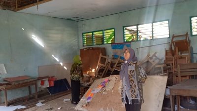 Ruang Belajar Rusak, Siswa Terpaksa Belajar di Perpustakaan