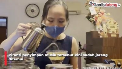Video Ngopi dengan Atmosfer 90 an di Kaofee