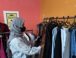 Galang Dana Dukung Korban Kekerasan Seksual, LRC-KJHAM Gelar Bazar Baju Bekas Murah